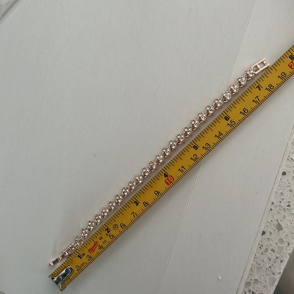 Cristal Gold Hearts Bracelet (7.5" Length) - Picture 10 of 10